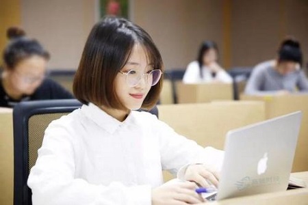 什么人群適合考初級會計(jì)職稱？